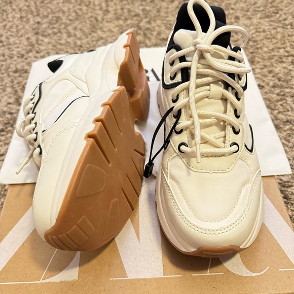 ZARA CONTRASTING DETAIL RUNNING SNEAKERS - Picture 5 of 5